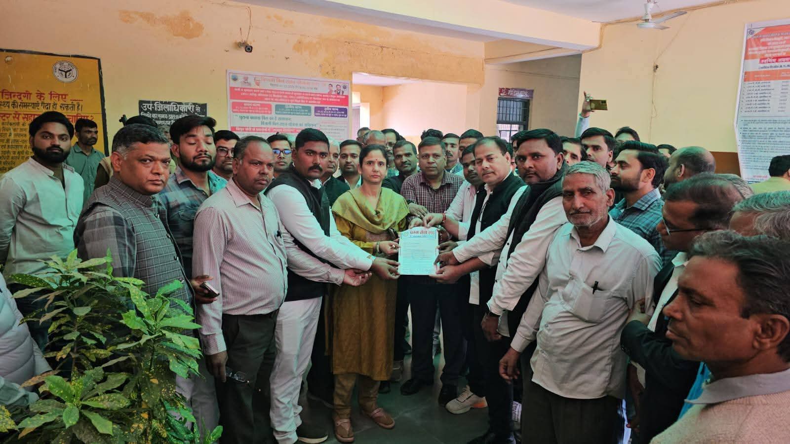 मैनपुरी क़े भोगांव तहसील में यूजीसी बिल कानून लागू करने की मांग को लेकर सौंपा गया ज्ञापन