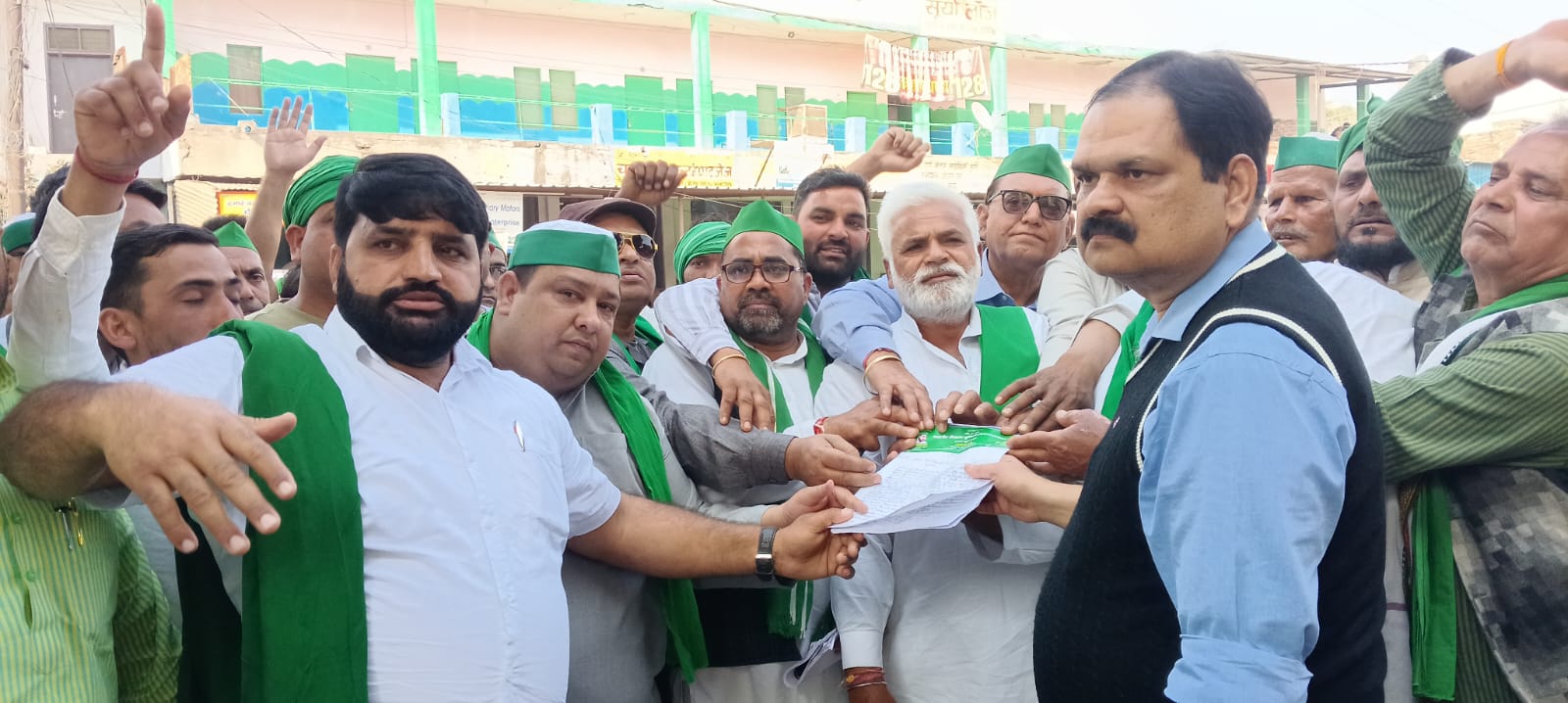 मासिक पंचायत का आयोजन बुलंदशहर स्थित राजेबाबू पार्क में किया गया