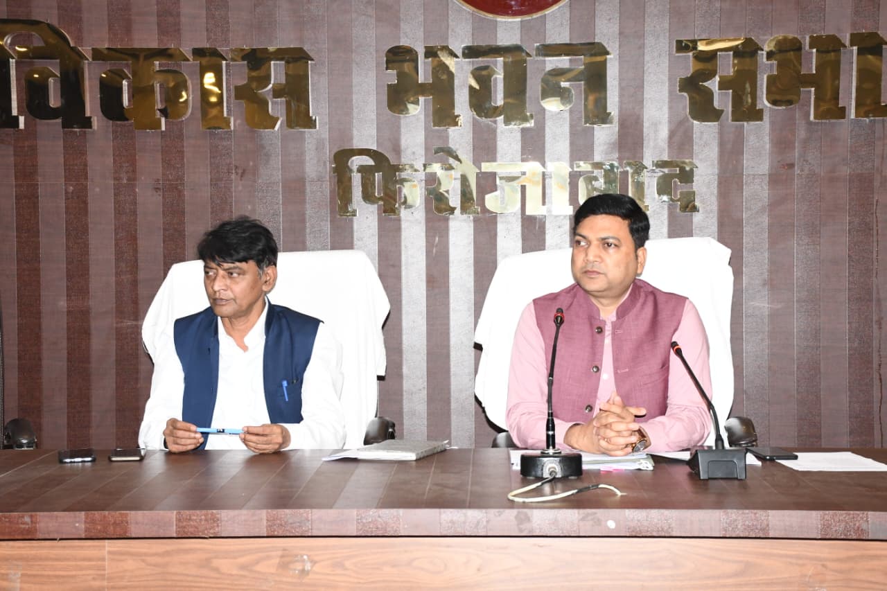 डीएम रमेश रंजन की अध्यक्षता में विकास भवन सभागार में जिला स्तरीय स्वास्थ्य समिति वरिष्ठ नागरिक कल्याण समिति की बैठक