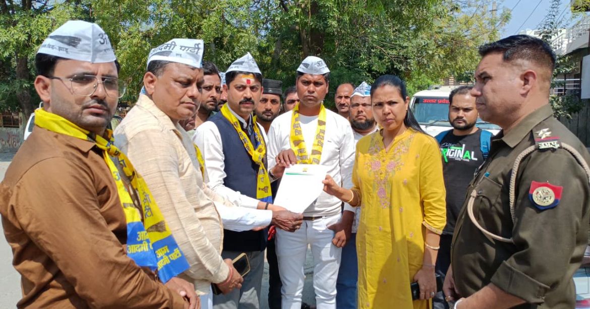 सीएम योगी आदित्यनाथ के आगरा आगमन के अवसर पर आप पार्टी जिला के जिलाध्यक्ष पंडित सिद्धार्थ चतुर्वेदी को किया नज़रबंद