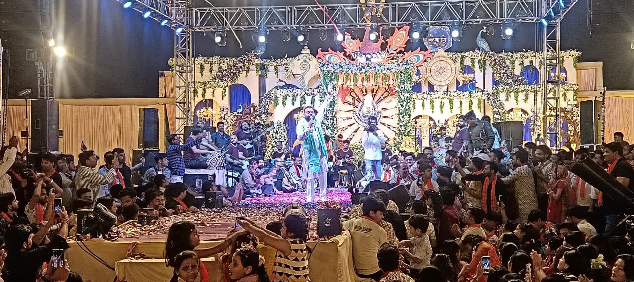 कन्हैया मित्तल के भजनों पर देर रात तक झूमे मथुरावासी, सनातन बढ़ावा, नारी सशक्तिकरण, नशा मुक्तिकरण का दिया संदेश