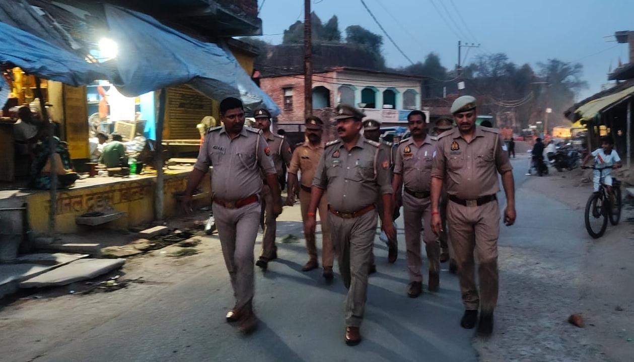 नदीगांव में पुलिस का फ्लैग मार्च, सुरक्षा व्यवस्था का लिया जायजा
