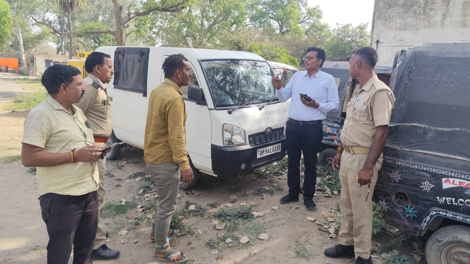 एआरटीओ के नेतृत्व में कोंच में वाहन जांच, कई बिना कागजात वाले वाहन सीज
