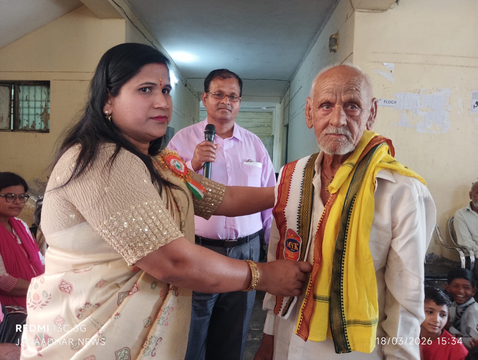 चर्चित फाउंडेशन ने कहानी और कविता के माध्यम से किया प्रेरित, किया बुजुर्गों का सम्मान