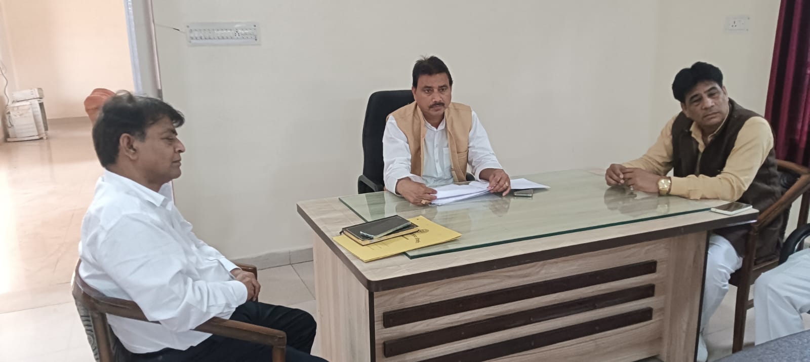 एससी-एसटी आयोग सदस्य ने दिए निर्देश: लंबित शिकायतों पर तत्काल कार्रवाई के आदेश, फिरोजाबाद में 1 साल में दर्ज हुए एससी-एसटी एक्ट के 10 मामले