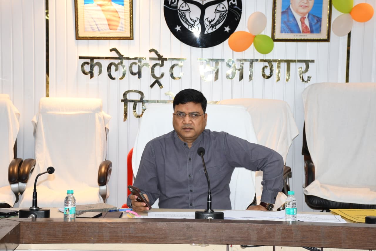 कलेक्ट्रेट सभागार कक्ष में जिला सड़क सुरक्षा समिति की बैठक हुई सम्पन्न