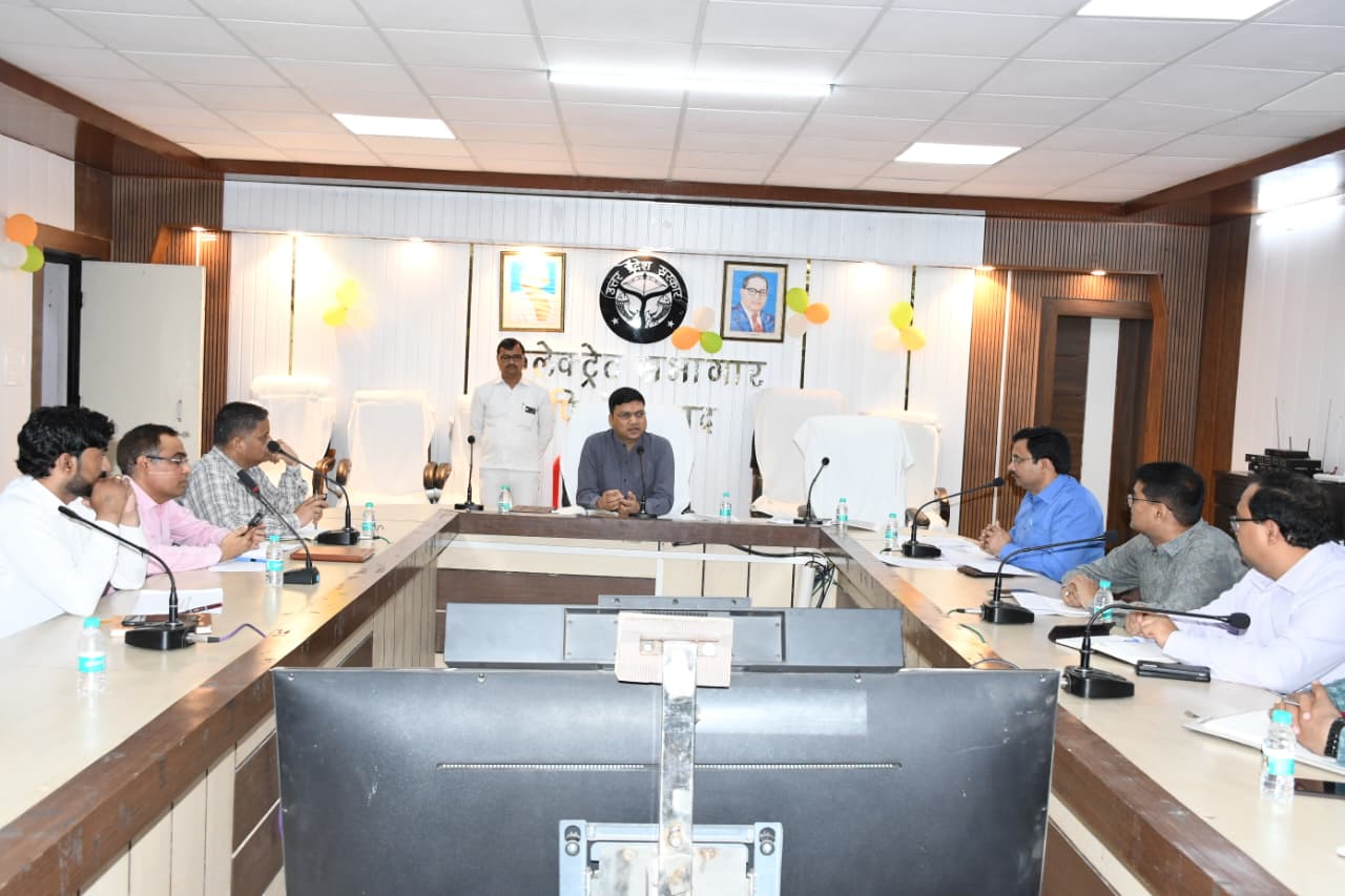 निपुण भारत मिशन एवं वेशिक शिक्षा के अंतर्गत संचालित विभिन्न कार्यक्रमों की समीक्षा बैठक सम्पन्न