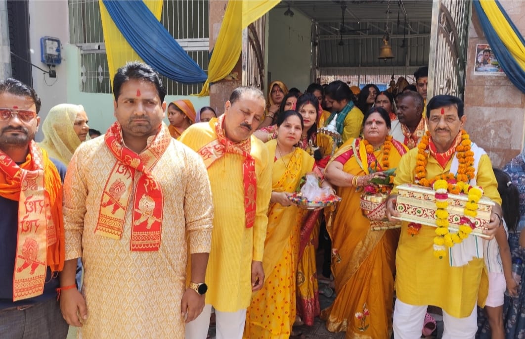 गाजे-बाजे के साथ निकली श्रीमद्भागवत की भव्य कलश यात्रा, कथा का हुआ शुभारंभ