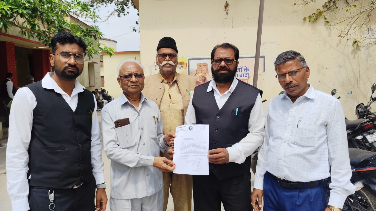 लिपिकों की कार्यशैली से ठप पड़े काम, अधिवक्ताओं ने सम्पूर्ण समाधान दिवस में उठाई आवाज