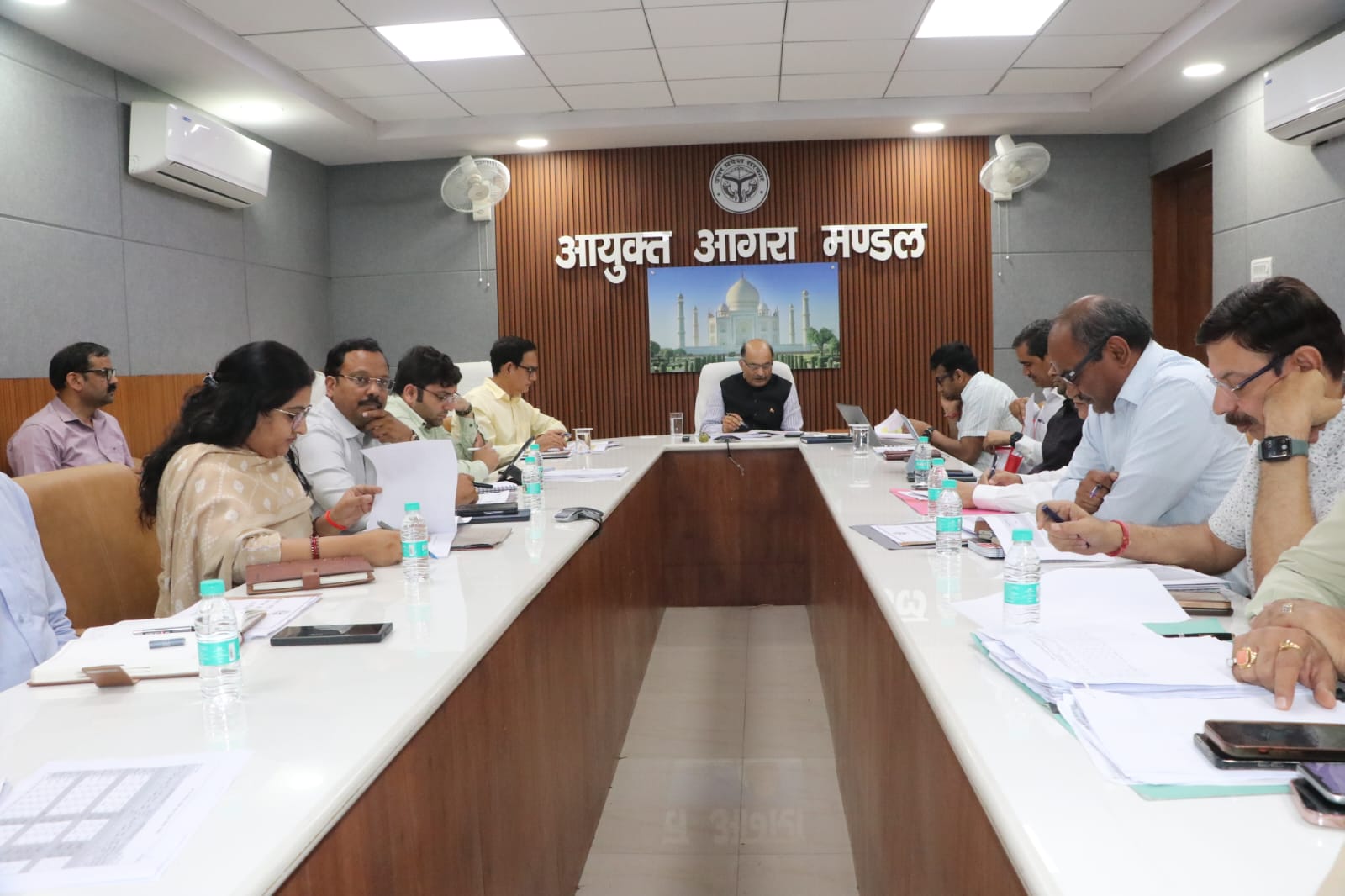 नगेन्द्र प्रताप की अध्यक्षता में हुई मण्डल स्तरीय कर-करेत्तर एवं राजस्व वाद की समीक्षा बैठक