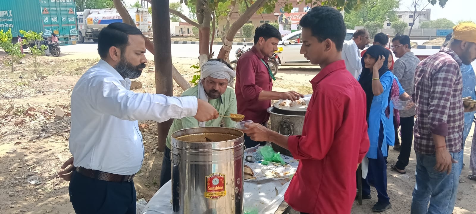 रामा हॉस्पिटल ने प्याऊ का उद्घाटन कर लगाया भंडारा, राहगीरों ने उठाया लाभ