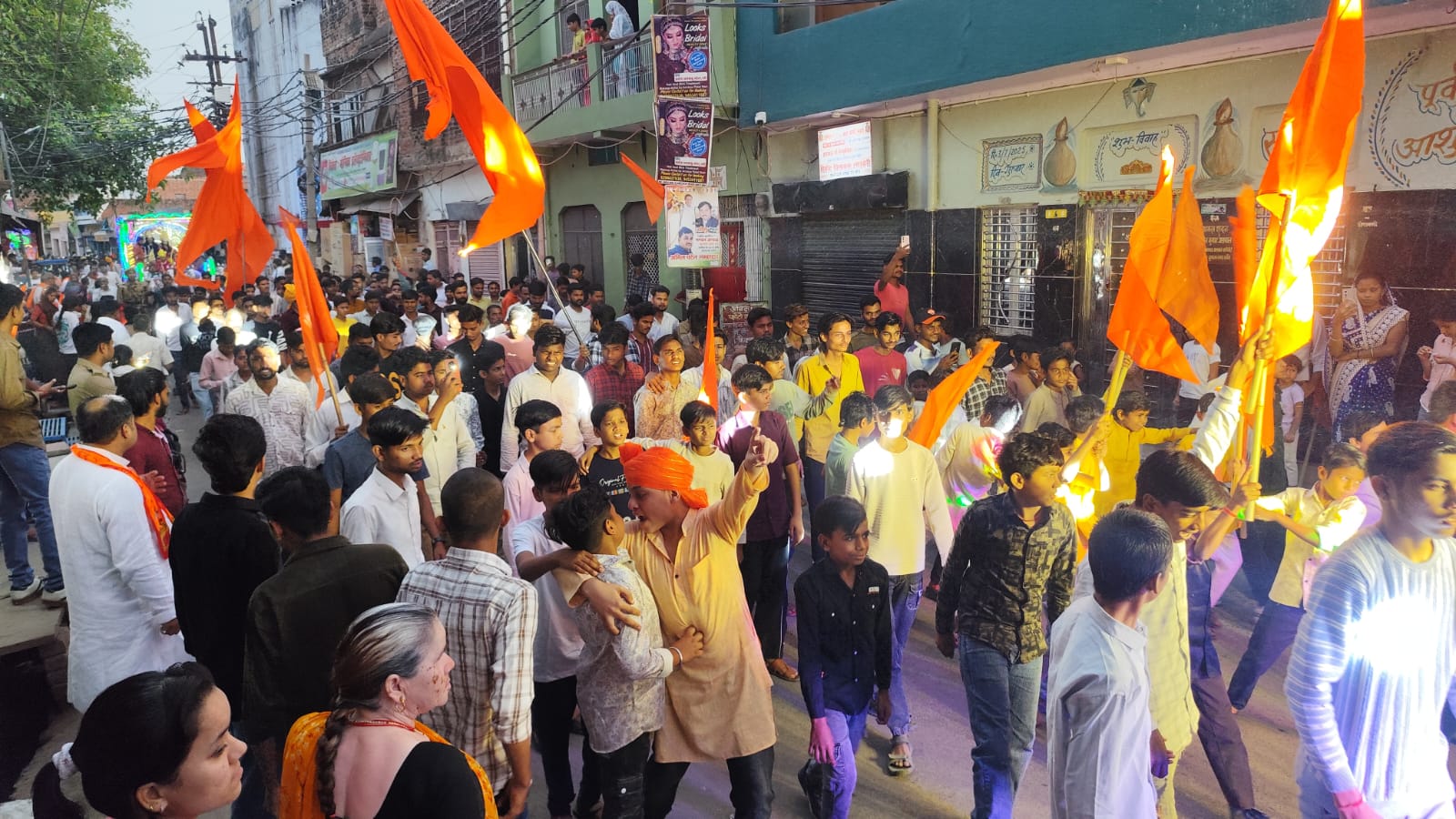 जय श्रीराम के जयकारों के बीच निकली राम जवारों व रामनवमी की भव्य शोभायात्रा, उमड़ी भारी भीड़