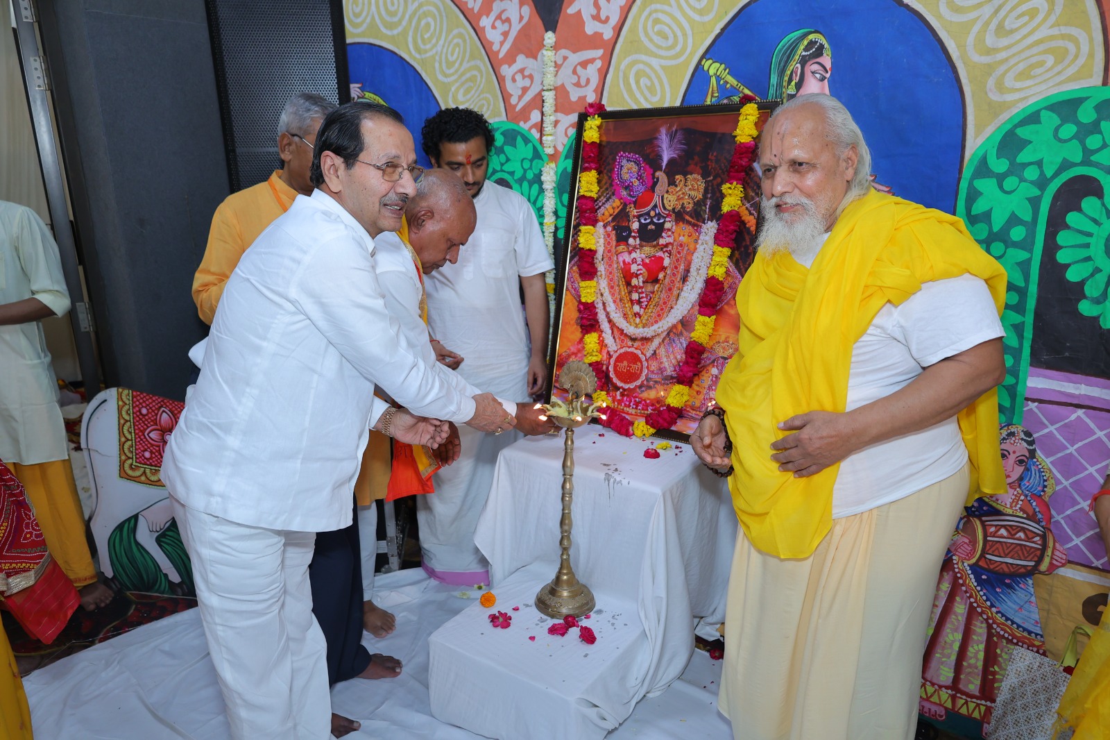 केशव धाम में श्रीमद् भागवत महापुराण का कलश यात्रा के साथ मंगलमय शुभारंभ