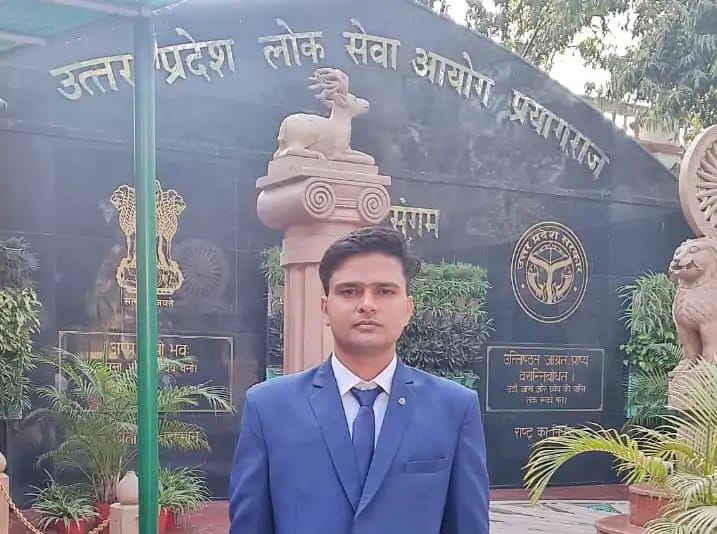 जमाल पुर के मनीष कुमार बने तहसीलदार, परिवार में खुशी की लहर