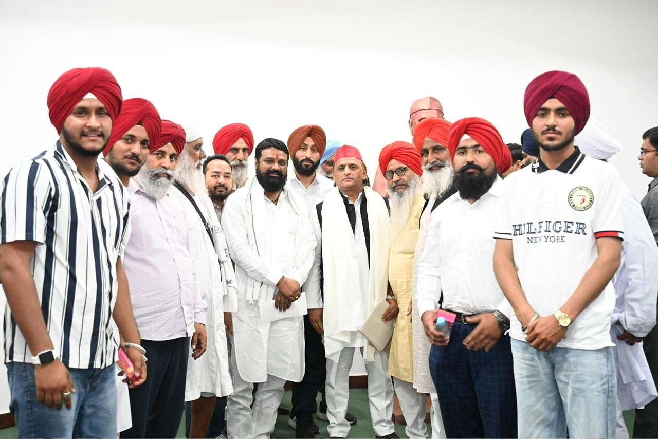 सिख समाज के प्रतिनिधि मंडल से मिले अखिलेश यादव