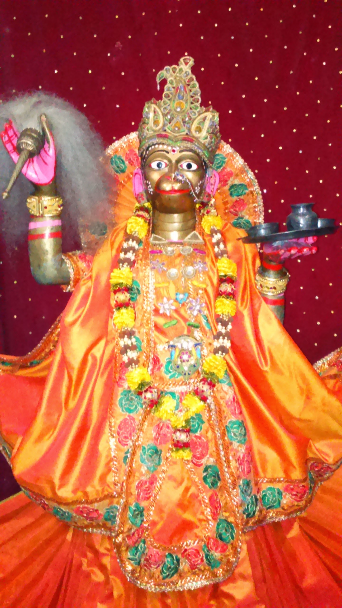 वृंदावन  में ‘सखी’ रूप में सजते हैं बजरंगबली, लहंगा-चोली पहन करते हैं युगल सरकार की सेवा