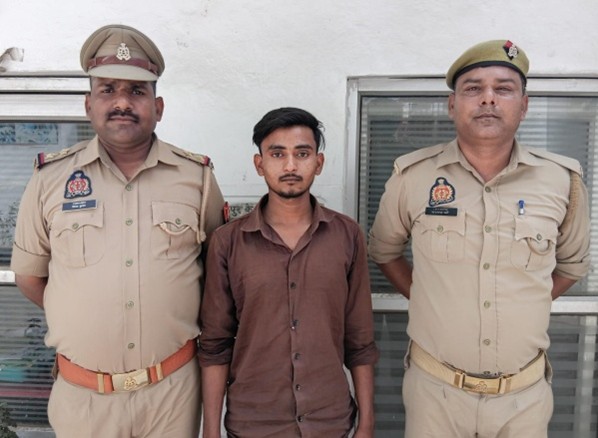 थाना रसूलपुर पुलिस टीम द्वारा अवैध तमंचा व जिन्दा कारतूस के साथ 01 अभियुक्त रिजवान को किया गिरफ्तार