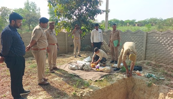 थाना बसई मौहम्मदपुर पुलिस टीम द्वारा आबकारी अधिनियम के 12 अभियोगों से सम्बन्धित देशी 43 लीटर अवैध देशी शराब का  विनष्टिकरण किया गया