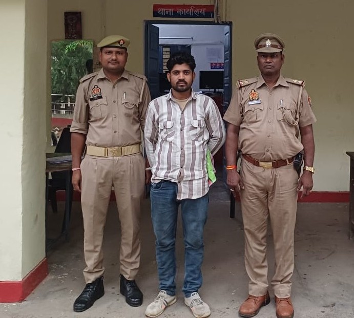 थाना नगला खंगर पुलिस टीम द्वारा दहेज हत्या में वांछित अभियुक्त गिरफ्तार