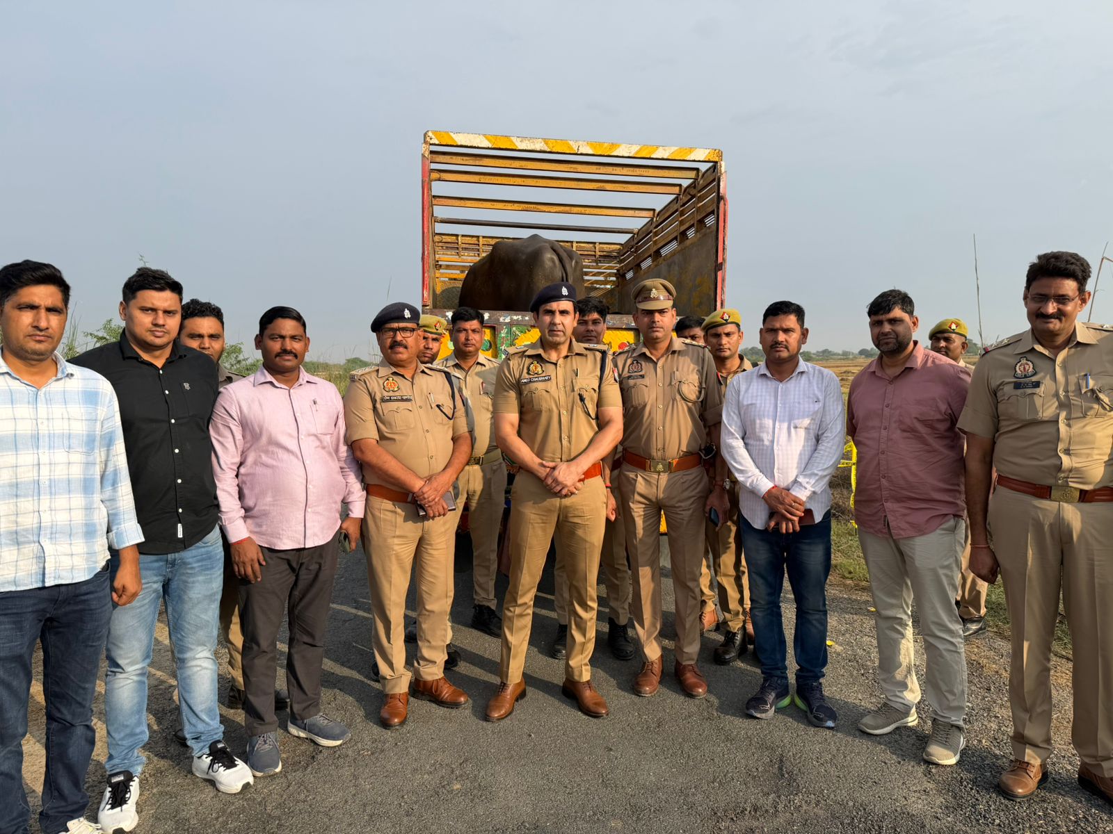 मुठभेड़ में भैंस चोर गिरोह का पर्दाफाश 7 गिरफ्तार, 3 बदमाश गोली लगने से घायल, हथियार व पिकअप बरामद