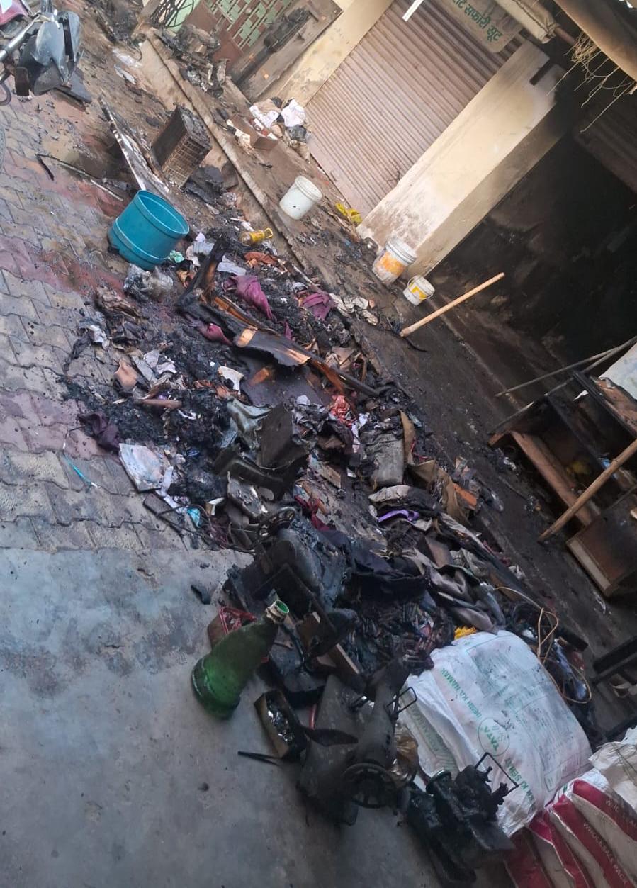 फरह क्षेत्र में दो जगह आग ने मचाई तबाही, लाखों का नुकसान