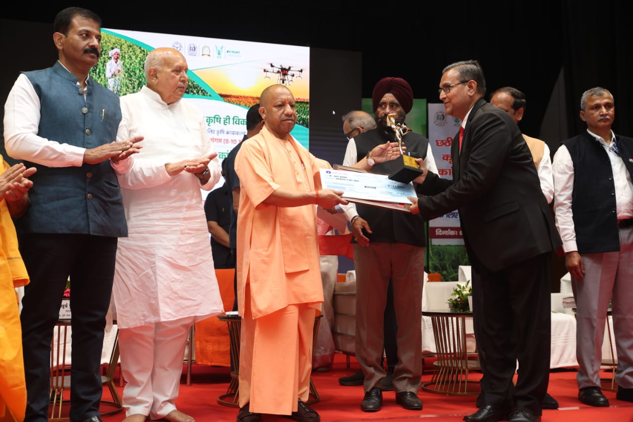 मुख्यमंत्री ने उत्तर प्रदेश कृषि वैज्ञानिक सम्मान योजना (2025-26) के तहत 15 वैज्ञानिकों को किया सम्मानित