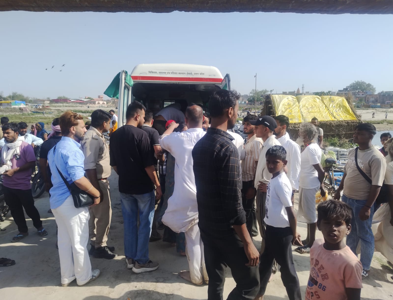 वृंदावन में बड़ा हादसा, नाव में सवार  25 लोग यमुना नदी में डूबे, 10 शव बरामद