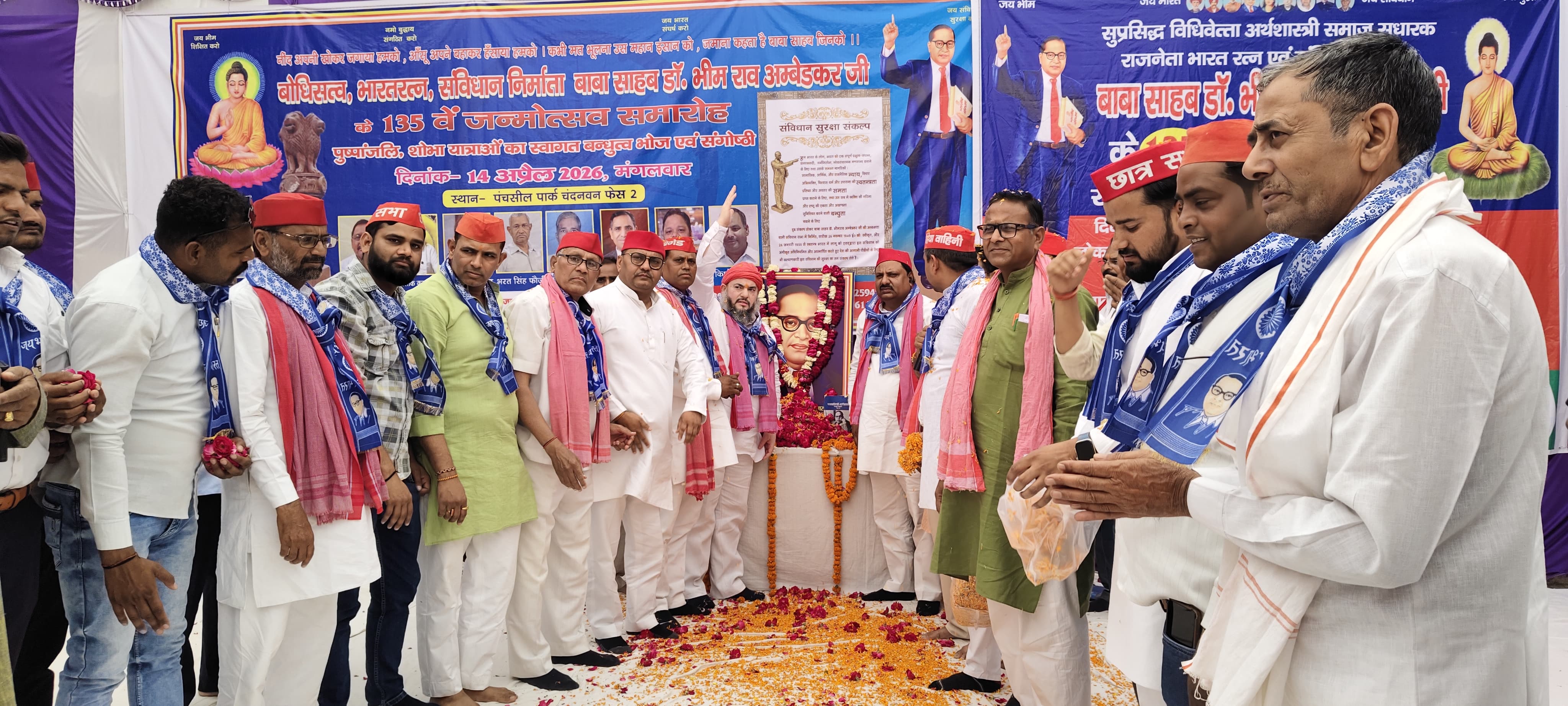 सपा कार्यकर्ताओं ने मनाई डॉक्टर भीमराव अंबेडकर की जयंती