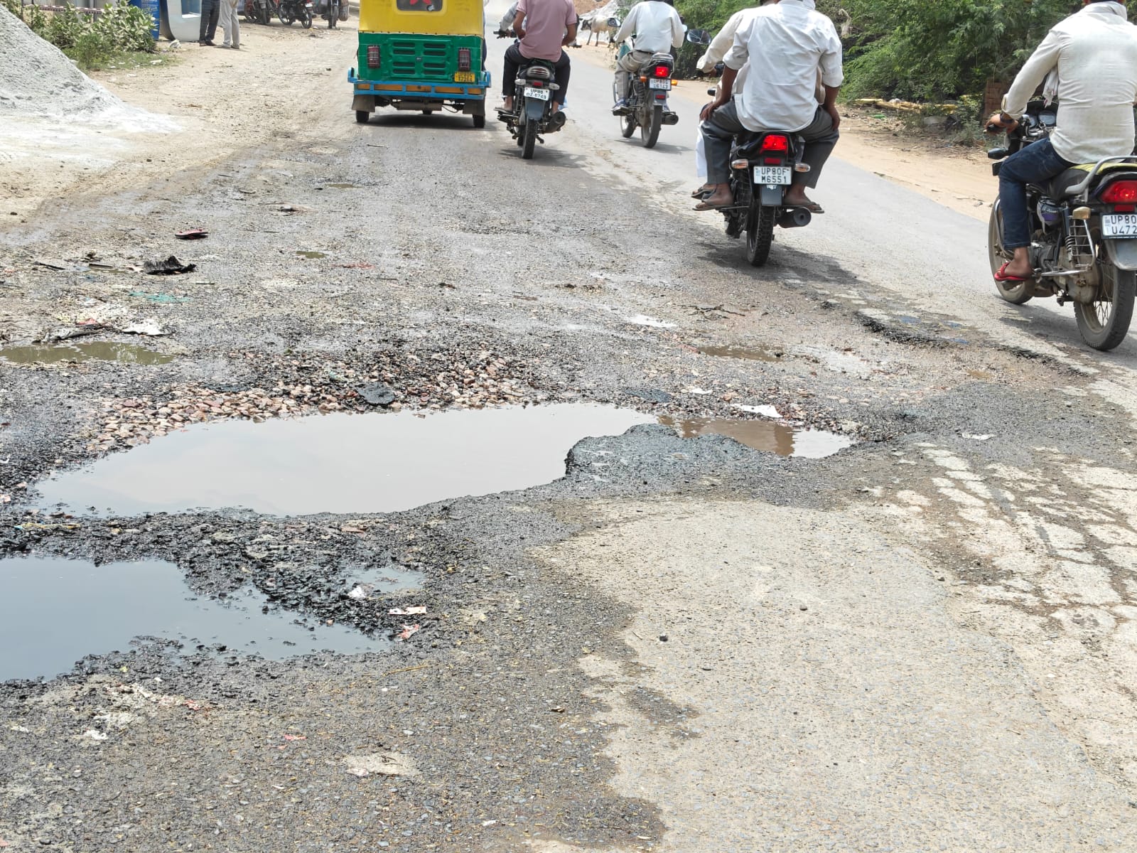 आगरा-जलेसर मार्ग बना 'यमराज का मार्ग', बदहाली पर क्षेत्रीय जनता का सोशल मीडिया पर फूटा गुस्सा