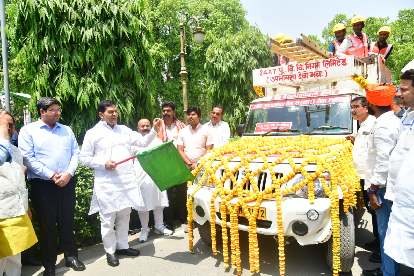 ऊर्जा मंत्री ए.के. शर्मा ने वाराणसी में 24×7 विद्युत वैन का किया उद्घाटन