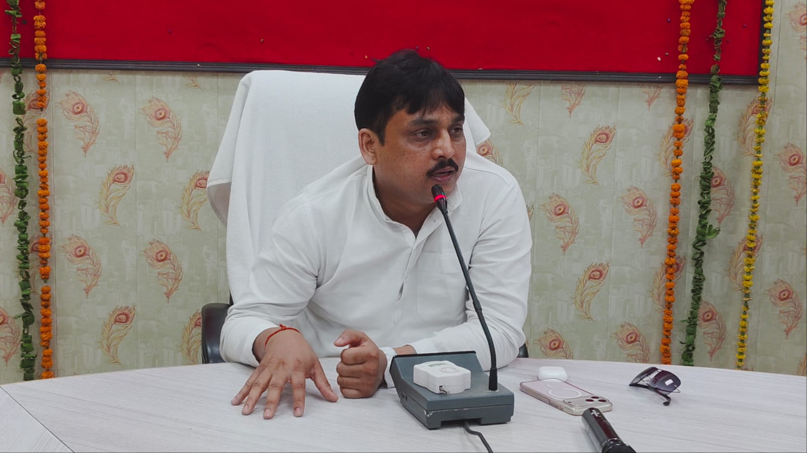 सदस्य उत्तर प्रदेश राज्य पिछड़ा वर्ग आयोग सत्येन्द्र कुमार बारी (बीनू) ने की प्रेसवार्ता