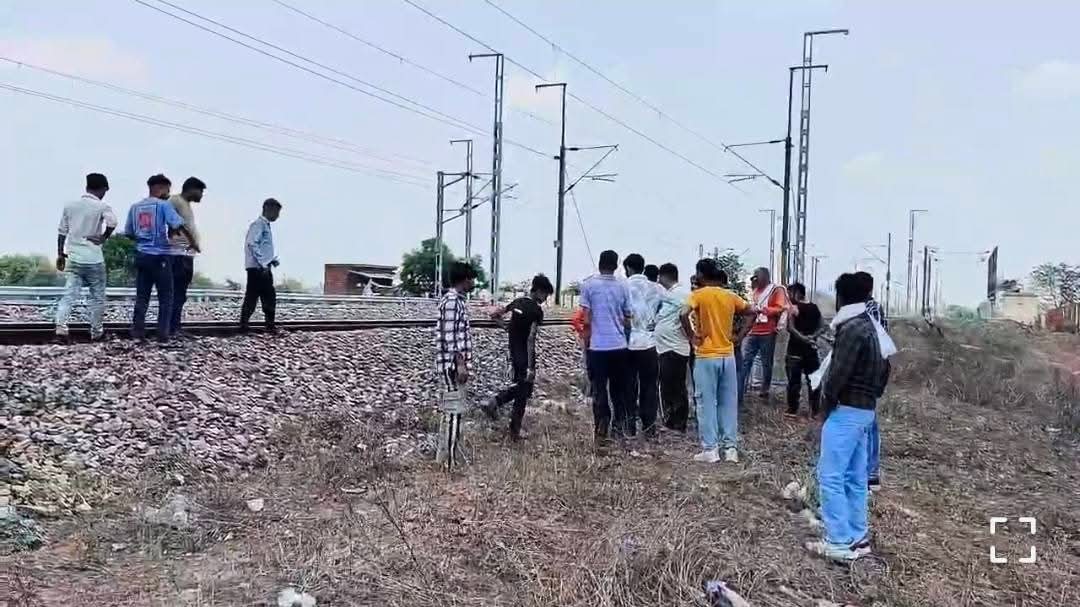 पलभर में बिछड़ गई जिंदगी, ट्रेन की चपेट में आई महिला, दिल दहला देने वाली मौत