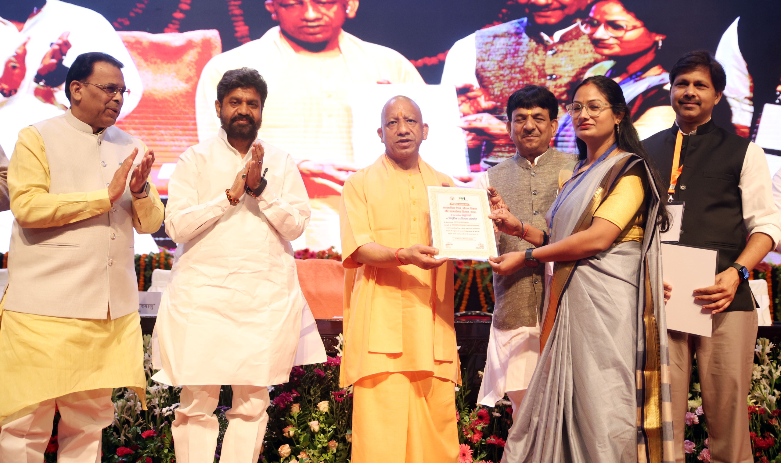 मुख्यमंत्री ने आयुष विभाग, व्यावसायिक शिक्षा एवं कौशल विकास विभाग तथा दिव्यांगजन सशक्तीकरण विभाग के लिए चयनित 481 अभ्यर्थियों को वितरित किए नियुक्ति पत्र
