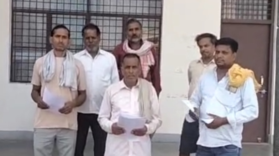 दबँगो द्वारा सरकारी चकरोड पर किया जा रहा है पेट्रोल पंप का निर्माण