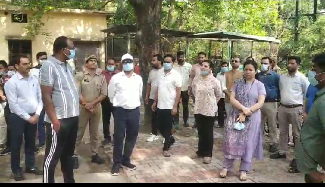 डीएम संतोष शर्मा ने संभाली सफाई की कमान, कलेक्ट्रेट में चला विशेष स्वच्छता अभियान