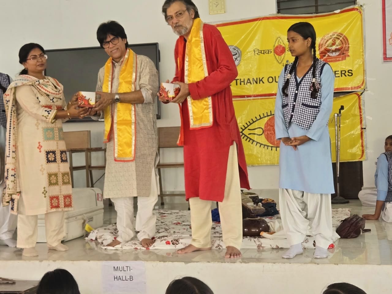 विद्यालय में गूंजी सितार और तबले की जुगलबंदी, विश्वविख्यात संगीतज्ञ मिथिलेश कुमार झा ने छात्राओं को सिखाई शास्त्रीय संगीत की बारीकियां