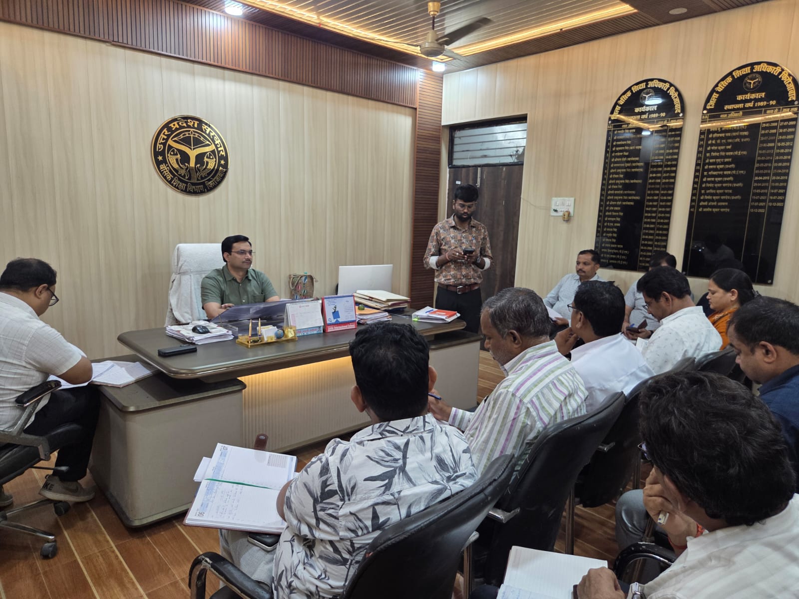 जिला वेसिक शिक्षा अधिकारी द्वारा सर्वप्रथम कम्पोजिट विद्यालय दखिनारा का औचक निरीक्षण  एव कार्यालय पर जनपद स्तरीय समीक्षा बैठक
