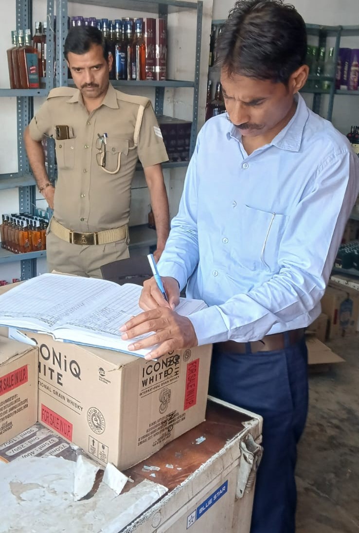 देशी मदिरा एव कम्पेजिट दुकानो का निरीक्षण