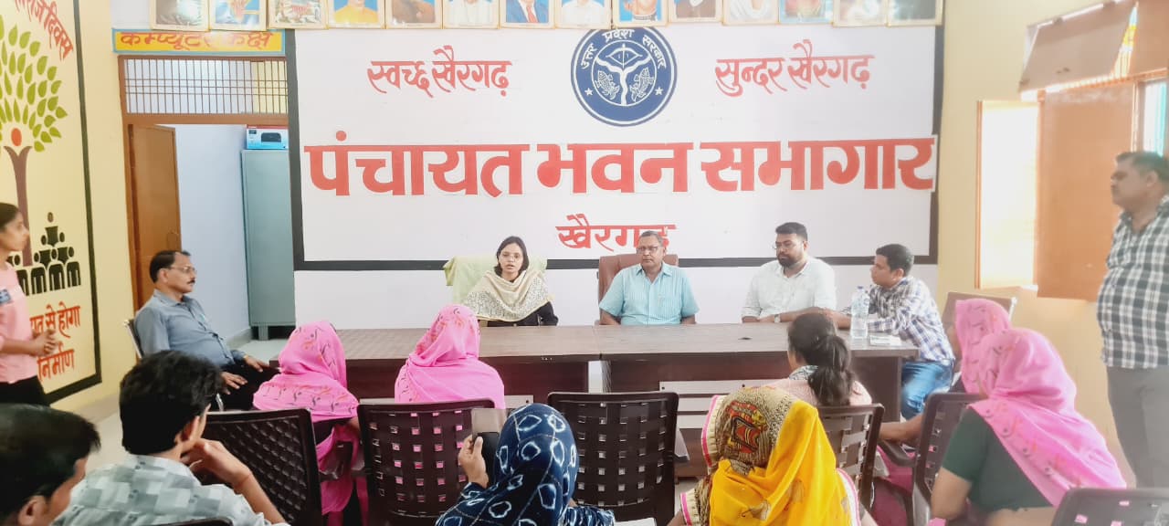 ग्राम पंचायत खैरगढ़ और ग्राम पंचायत कनवारा में की गई लीगल एड क्लीनिक की स्थापना तथा विभिन्न जनकल्याकारी योजनाओ के संबंध में किया जागरुक