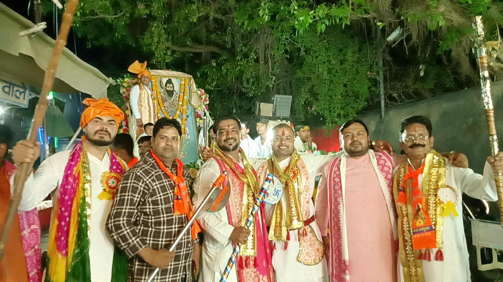 गोवर्धन में धूमधाम से निकाली गई भव्य परशुराम शोभायात्रा