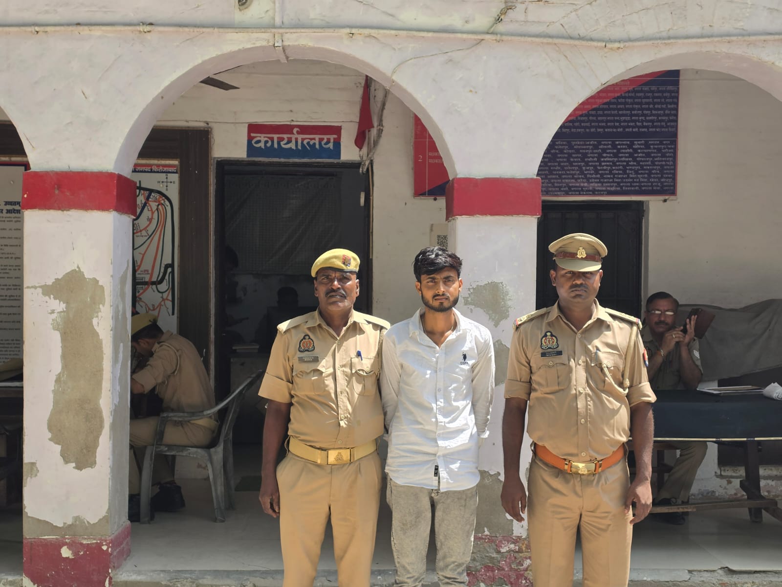 थाना एका पुलिस टीम द्वारा हत्या के प्रयास में वांछित अभियुक्त रवि  को किया गया गिरफ्तार