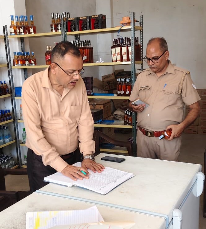 देशी मदिरा व कम्पोजिट दुकानो का किया गया निरीक्षण