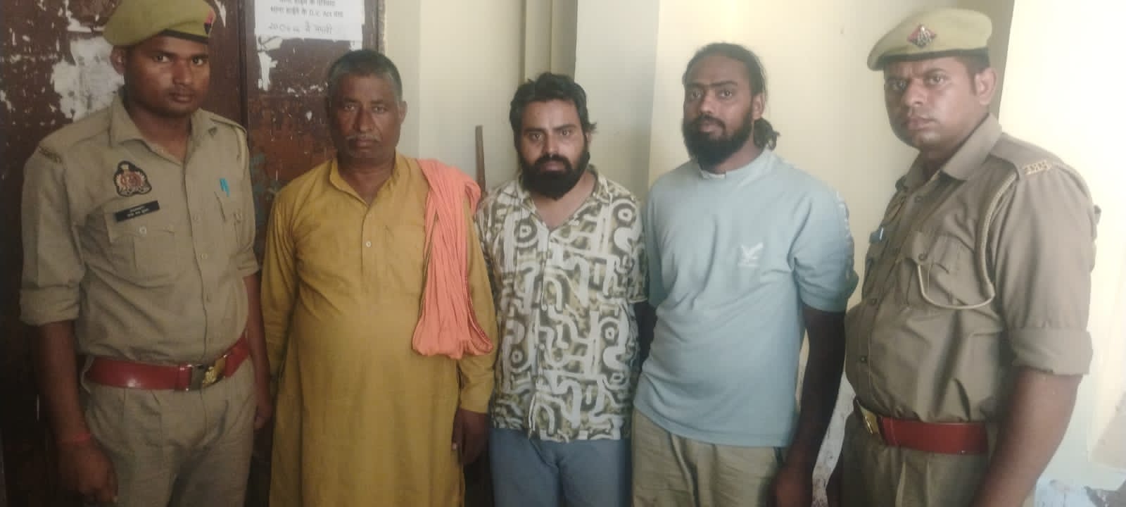 गोवर्धन पुलिस द्वारा तीन वारण्टीयों को किया गिरफ्तार