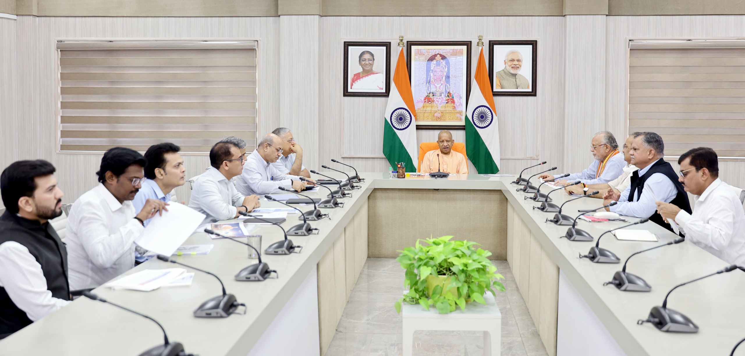 मुख्यमंत्री योगी आदित्यनाथ ने डाटा सेंटर क्लस्टर, प्रोजेक्ट गंगा और गेहूं प्रसंस्करण नीति की उच्च स्तरीय समीक्षा की