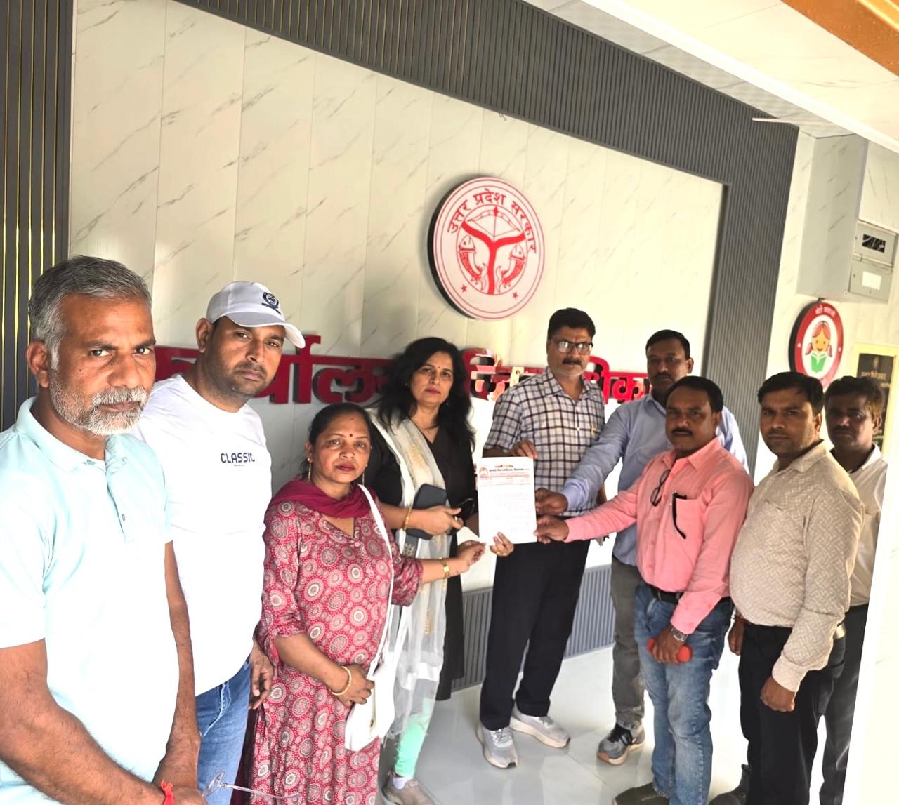 भीषण गर्मी के चलते जनगणना कार्य स्थगित करने की मांग, यूटा ने जिलाधिकारी को सौंपा ज्ञापन