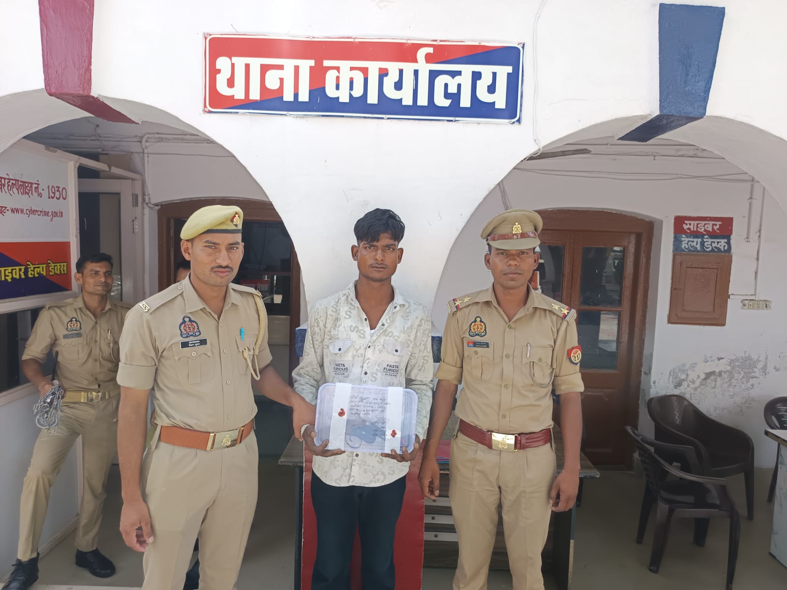 थाना टूण्डला पुलिस टीम द्वारा 01 अभियुक्त को 01 अवैध तमंचा 312 बोर व 01 जिंदा कारतूस 312 बोर सहित किया गिरफ्तार