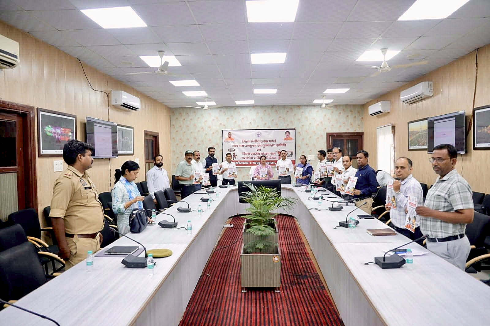 बाल श्रम उन्मुलन एवं पुनर्वास समिती की हुई बैठक