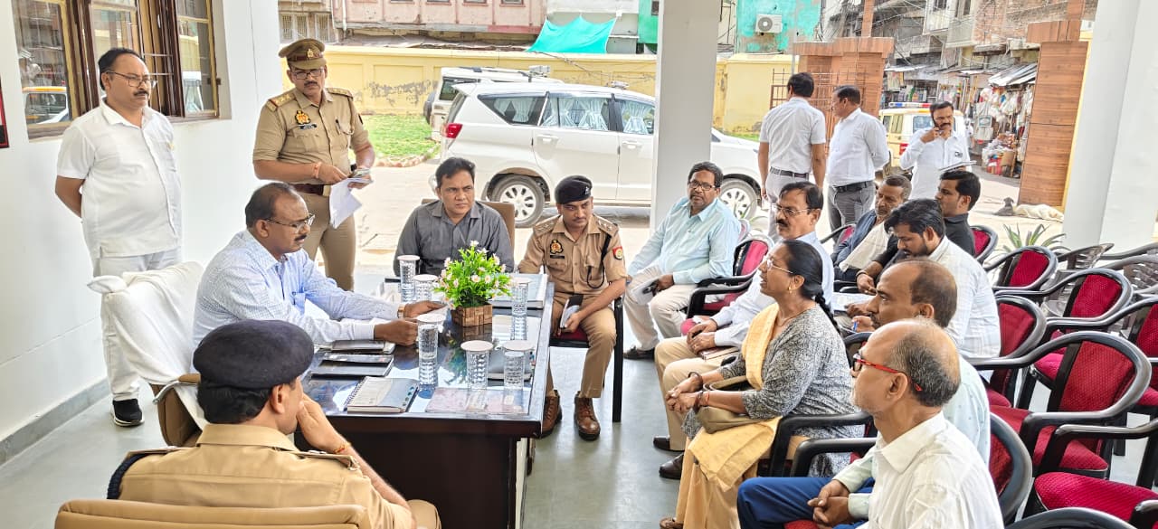 थाना समाधान दिवस में जिलाधिकारी ने सुनी जनसमस्याएं, भू-माफियाओं पर सख्त कार्रवाई के दिए निर्देश