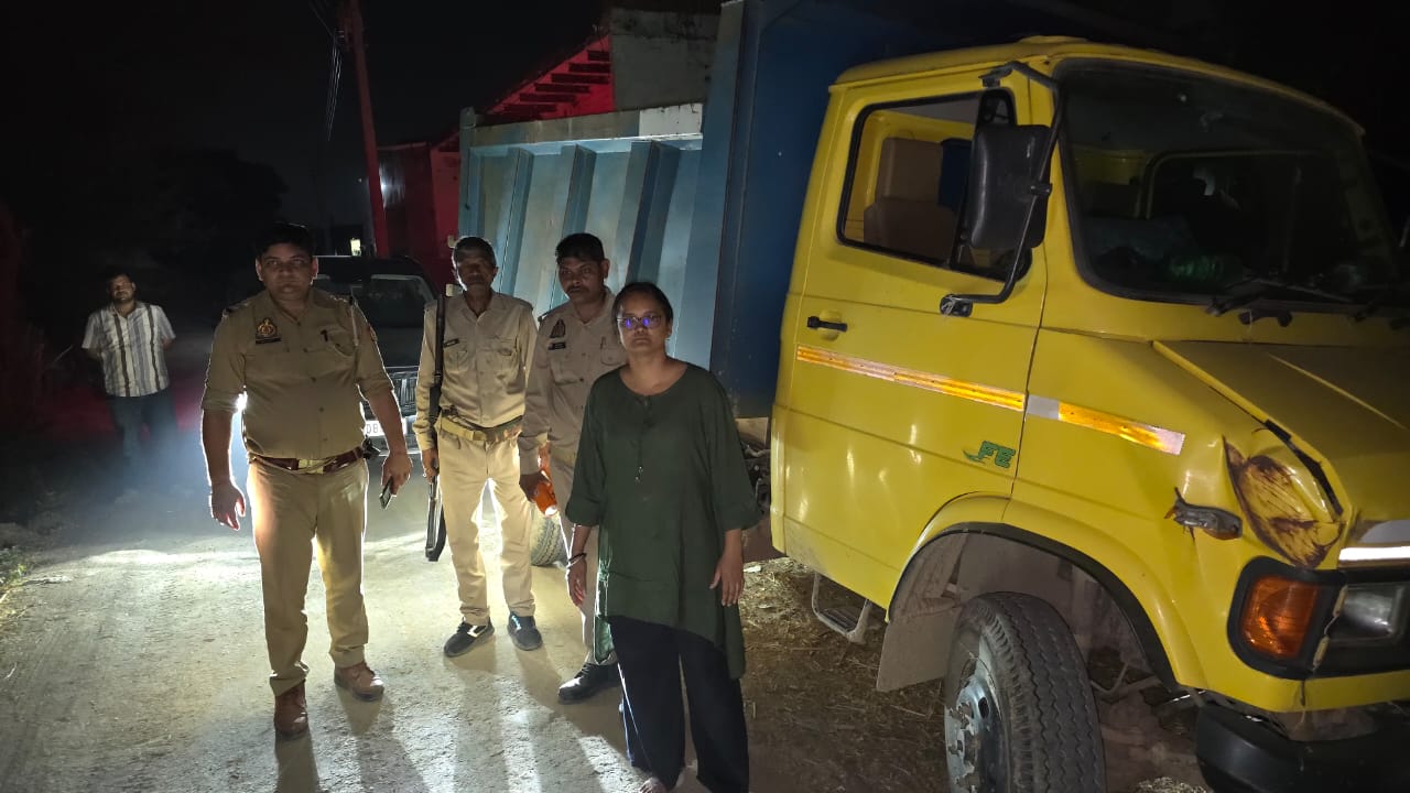 अवैध मिट्टी खनन के खिलाफ उप जिलाधिकारी उषा सिंह की कार्रवाई, डंफर और जेसीबी पकड़े