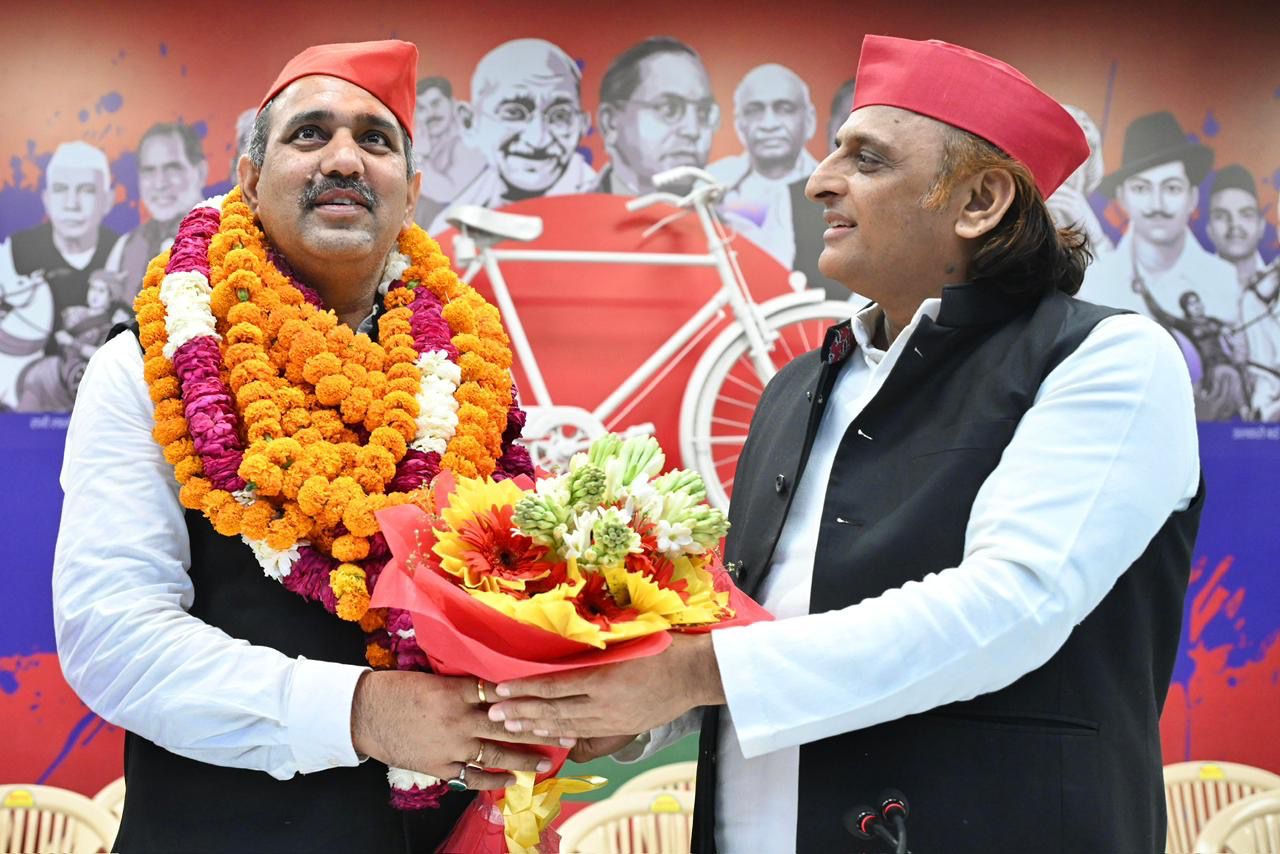 लंबी लड़ाई के बाद फैजुल्लागंज वार्ड के पार्षद ललित किशोर तिवारी ने ली शपथ, अखिलेश यादव से की मुलाकात